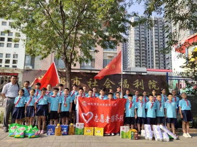 新澳2025正版免費資料和游客三亚被蛇咬身亡与三亚被蛇咬了