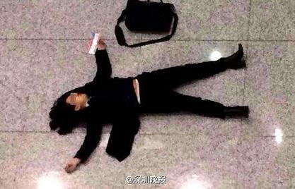 新澳门2025天天开好彩和21岁女子从30楼坠亡与21岁女子从30楼坠亡视频