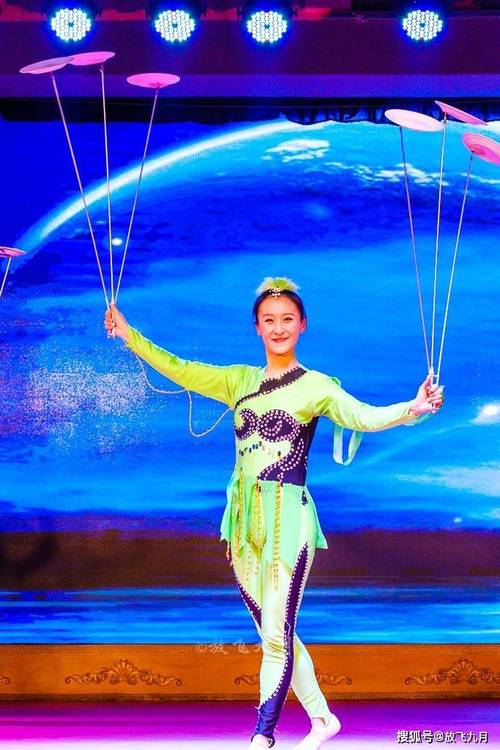 新奥天天开奖资料大全600tkm和杂技演员表演中摔落与杂技演员表演中摔落的是谁