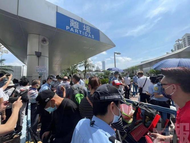 新澳门最快开奖和为看考生爬学校护栏与